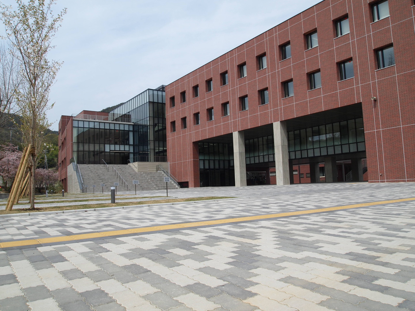 尾道市立大学 留学 Jp 外国人留学生のための学校 仕事 部屋探しサイト